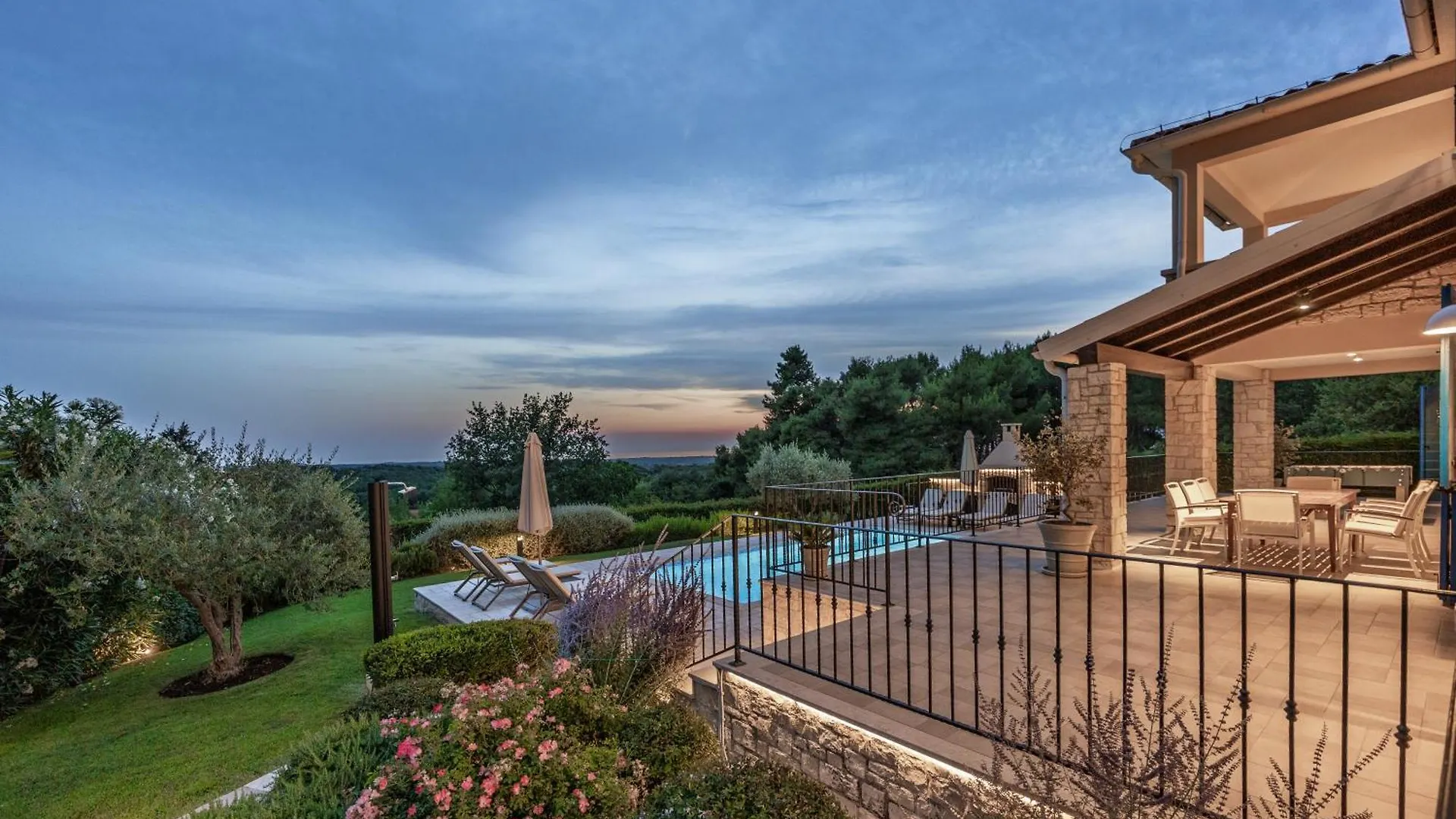 Villa Sterpazzi - Near Porec With Sea View, Private Jacuzzi, Sauna And Pool Višnjan