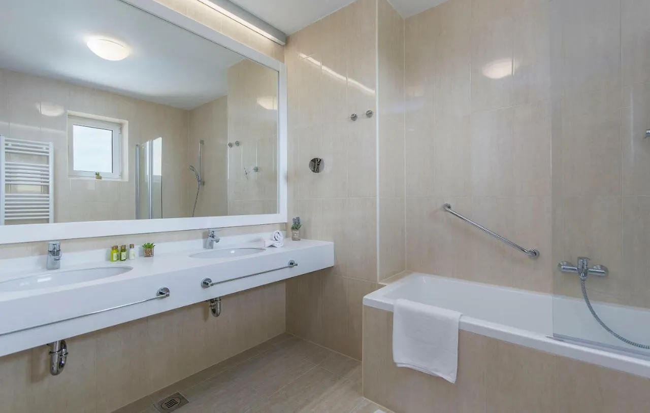 Villa Sterpazzi - Near Porec With Sea View, Private Jacuzzi, Sauna And Pool Višnjan