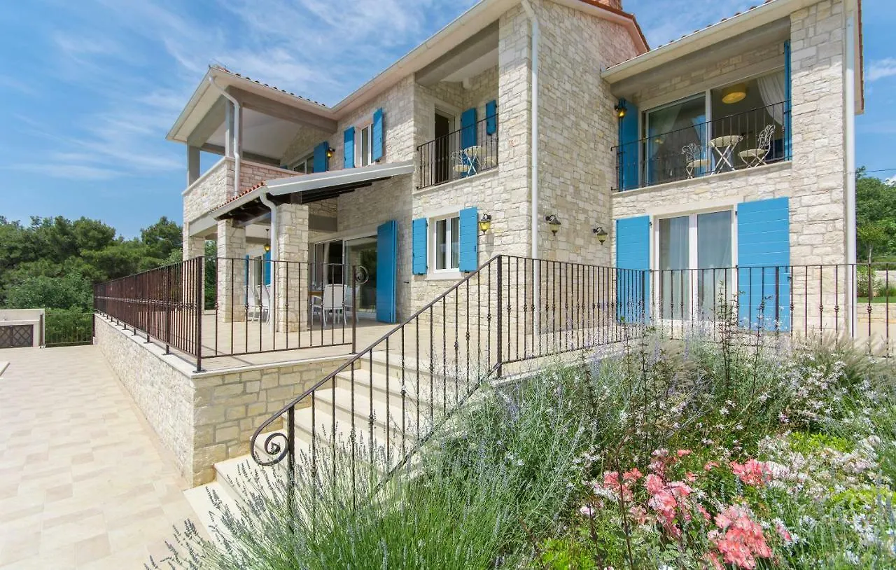 Villa Sterpazzi - Near Porec With Sea View, Private Jacuzzi, Sauna And Pool Višnjan